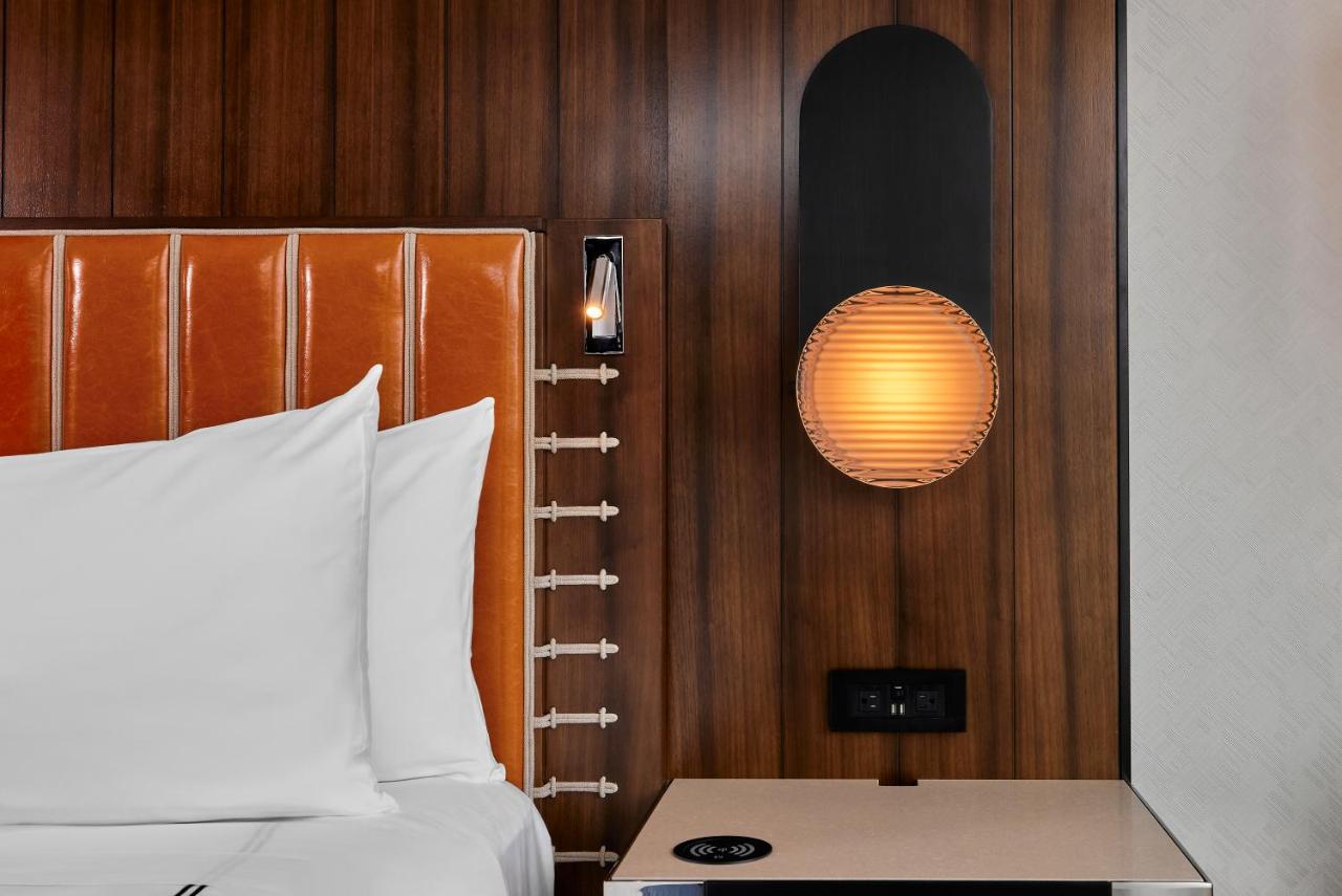 The Godfrey Detroit, Curio Collection By Hilton Hotel Bagian luar foto