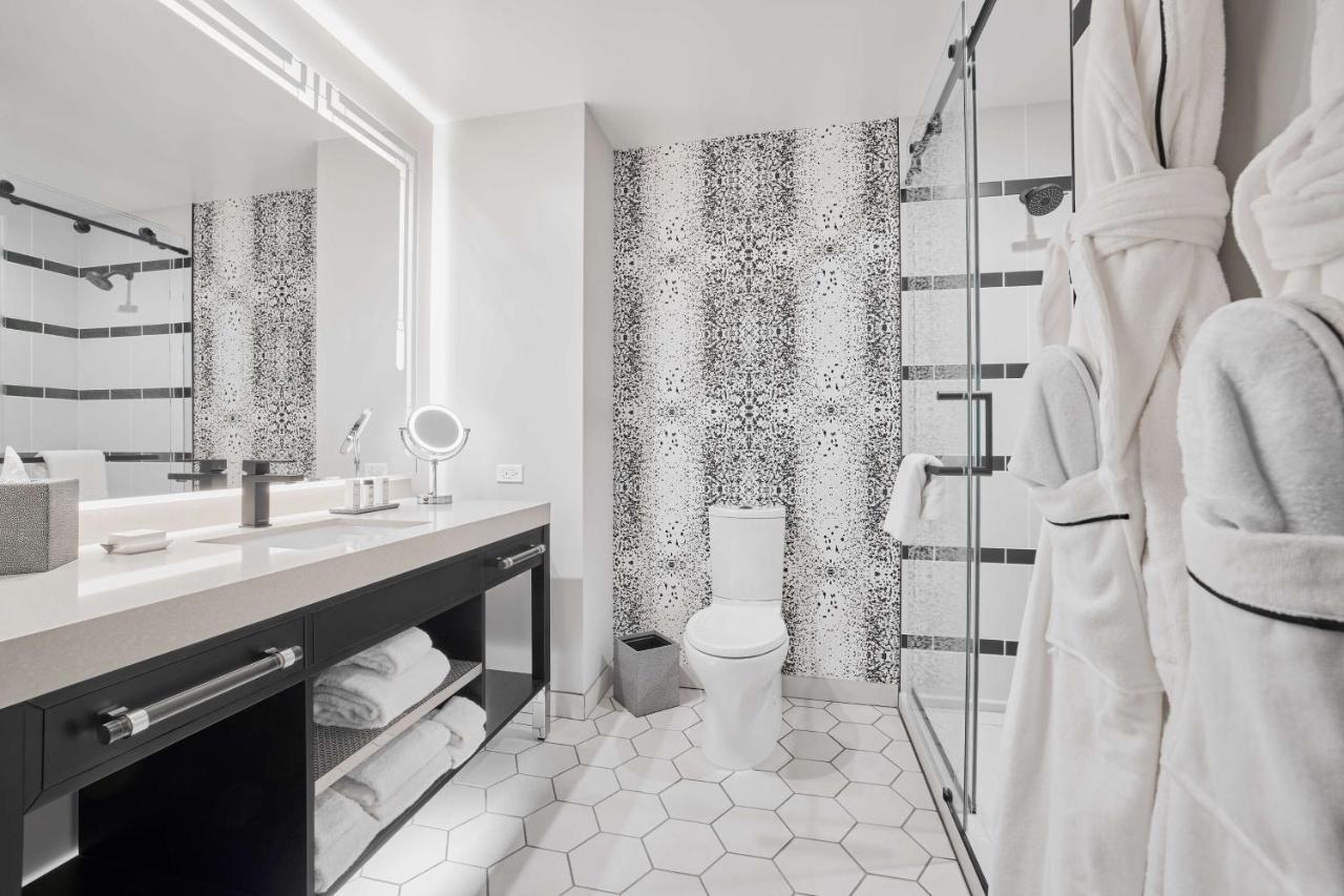 The Godfrey Detroit, Curio Collection By Hilton Hotel Bagian luar foto