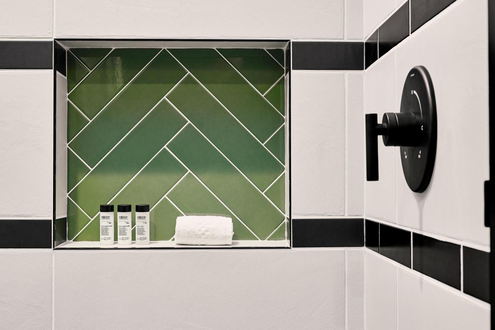 The Godfrey Detroit, Curio Collection By Hilton Hotel Bagian luar foto